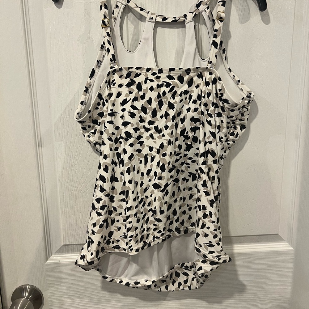 Stylish Black and White Women's Top